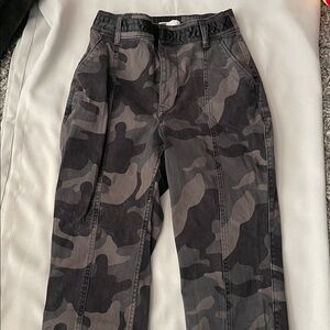 Hollister Women's Black Camouflage High Rise Jeans